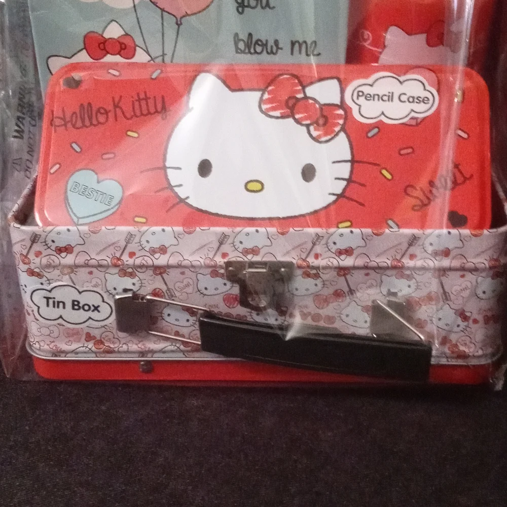 Hello Kitty Valentine's Gift Set 2021